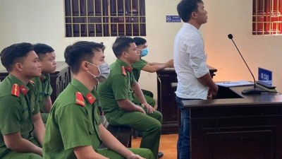 Làm nhục người khác với tình tiết sử dụng mạng máy tính hoặc mạng viễn thông, phương tiện điện tử để phạm tội